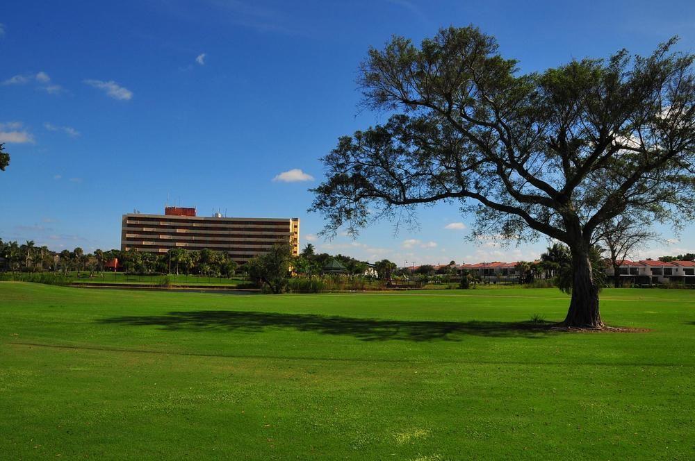 Chateau Mar Golf Resort, Trademark Collection By Wyndham Lauderhill Buitenkant foto