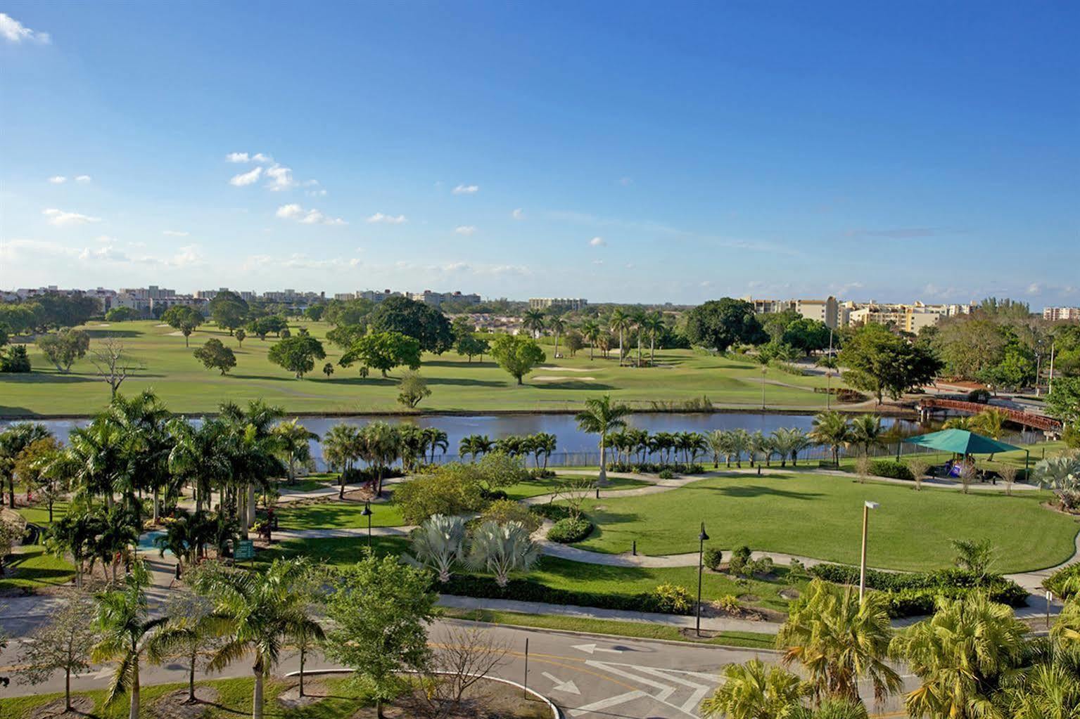 Chateau Mar Golf Resort, Trademark Collection By Wyndham Lauderhill Buitenkant foto
